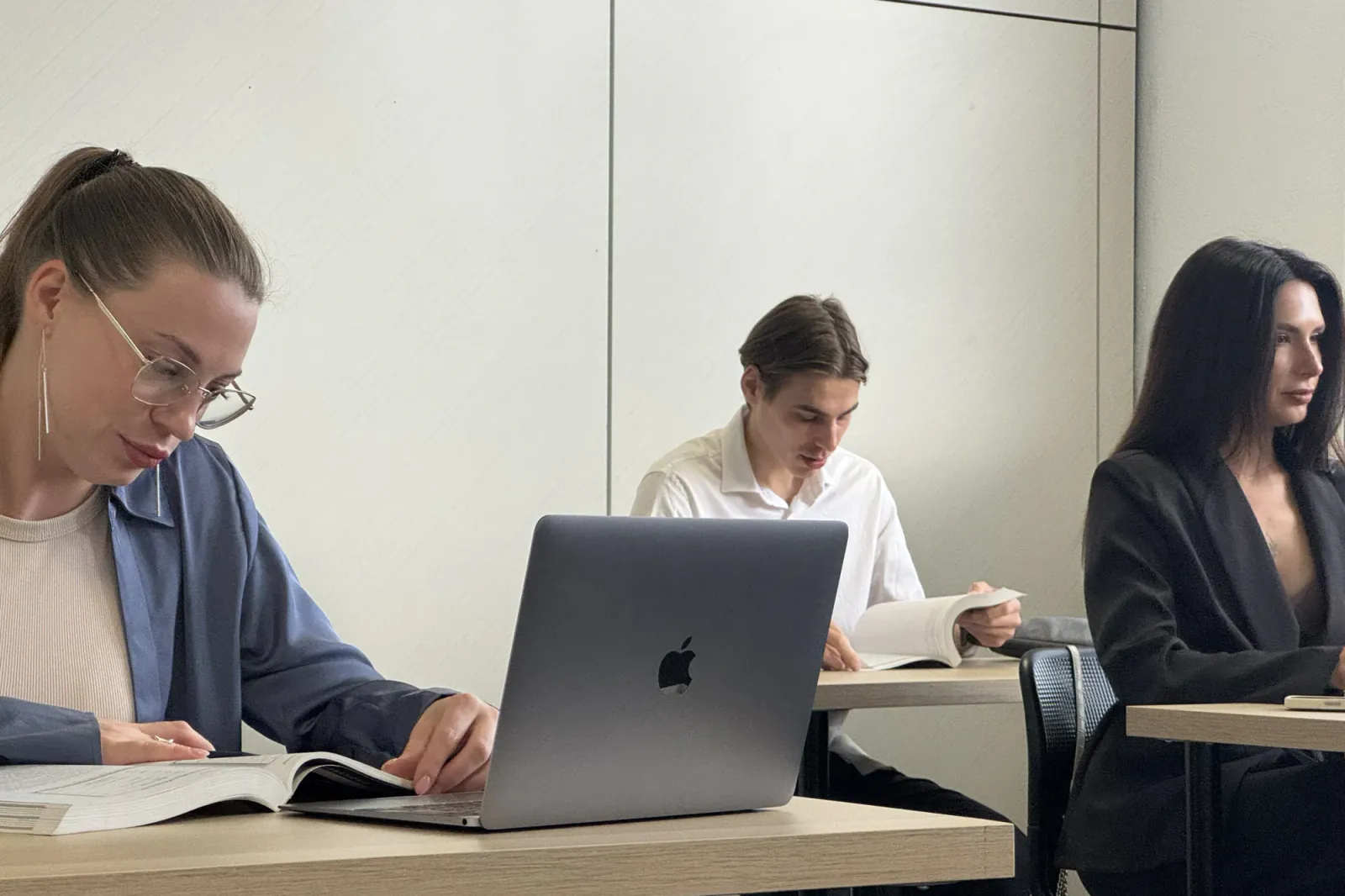 Bachelor students at HBS